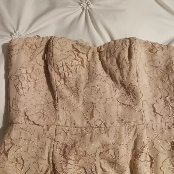 BCBG MaxAzria - Picture 2 of 6